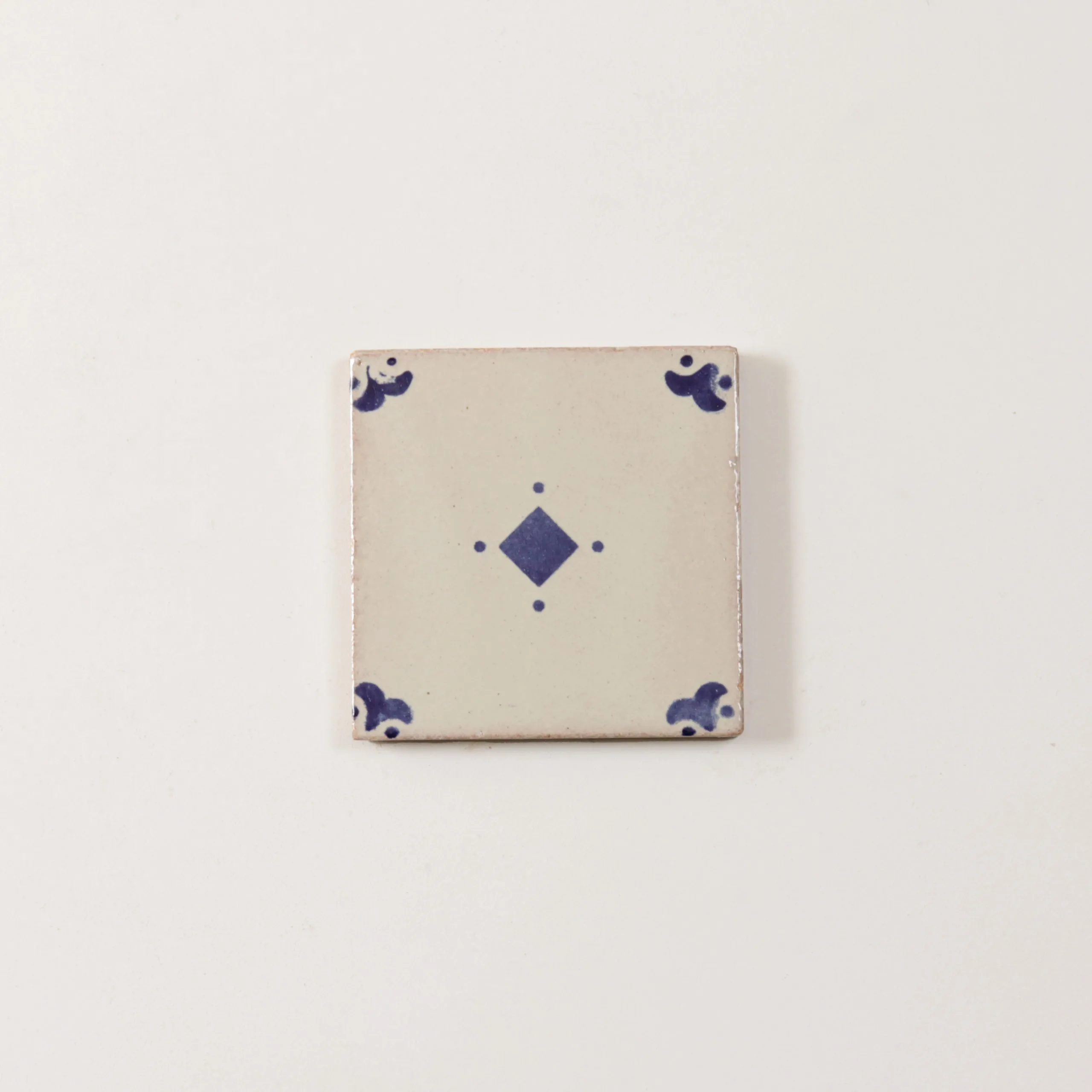 Tiles of Ezra Amano Series Caja