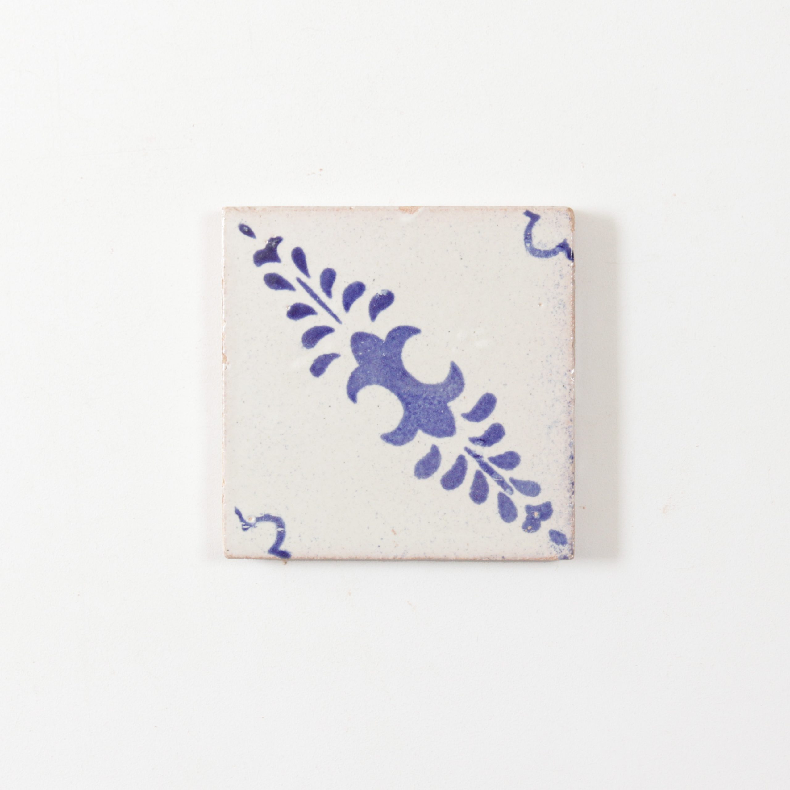 Tiles of Ezra Amano Series Hoja