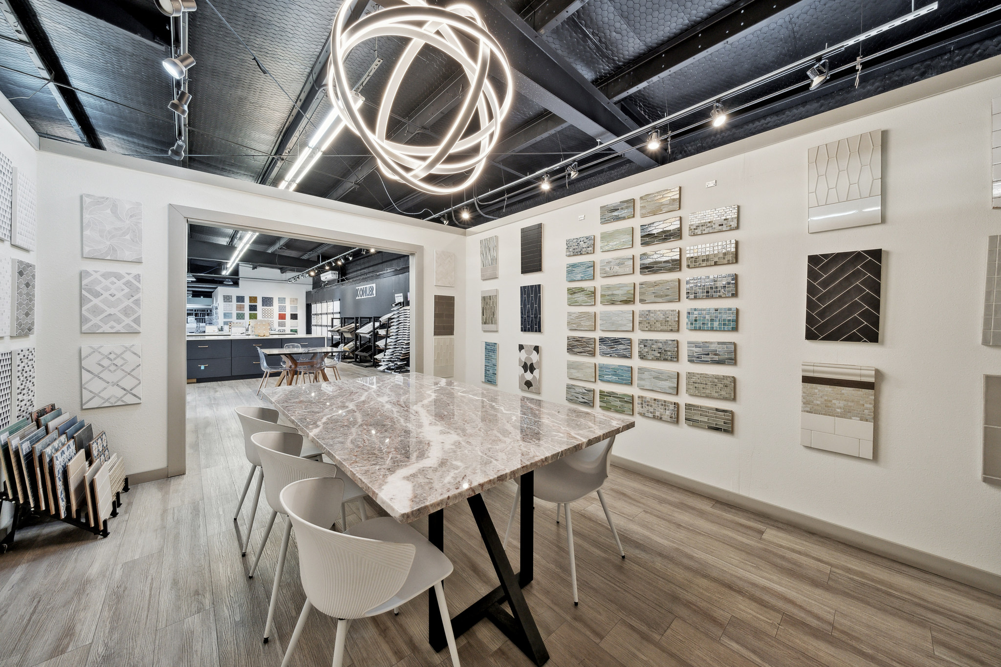 107_W_Nakoma_St_San_Antonio_TX_78216_USA-Dining_room-240618_HJ_153748_MOK_HDR_0082