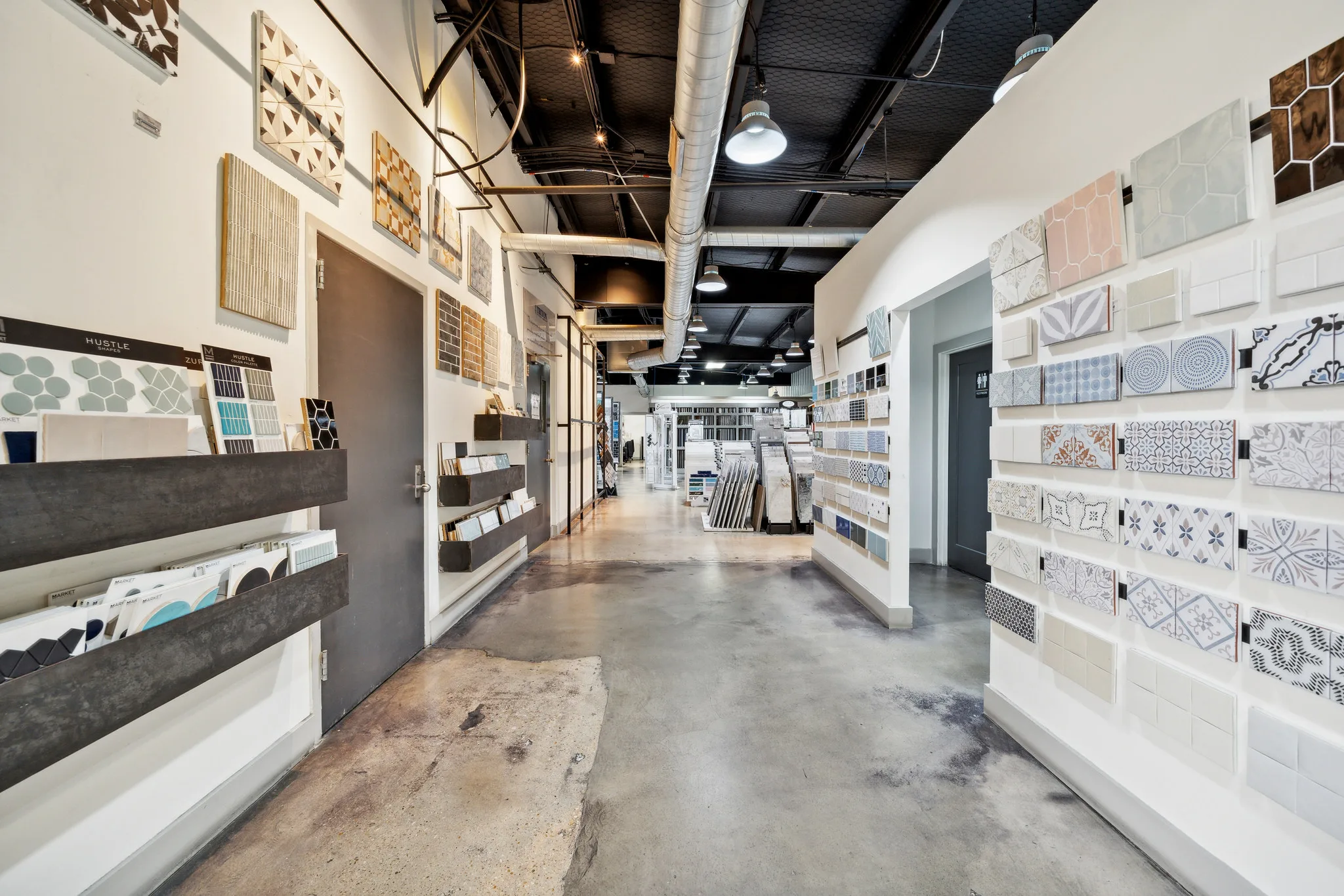 107_W_Nakoma_St_San_Antonio_TX_78216_USA-Foyer-240618_HJ_153748_MOK_HDR_0100