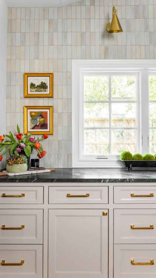 The moment your kitchen renovation finally comes together. 🤌Every material was chosen with the final space in mind, but seeing it all installed together? Definitely worth the wait. ✨Renovating your kitchen soon?Click the link in our bio to visualize your space before you commit. 👀[Triton Stone, Natural Stone countertops, Kitchen Renovation, Black Countertops, Kitchen Tile Backsplash]